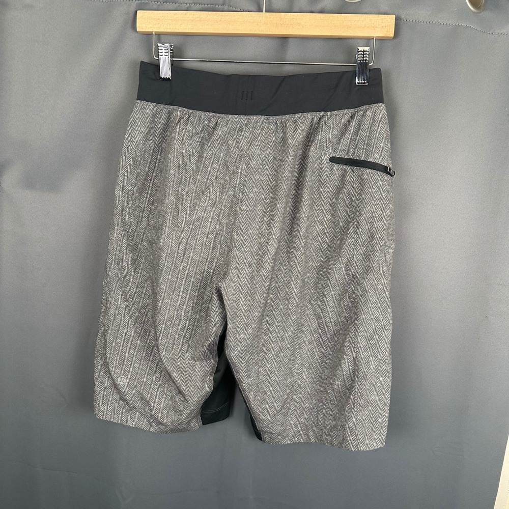 Lululemon Mens Grey Herringbone Athletic Training Shorts Black Waistband - Picture 4 of 9